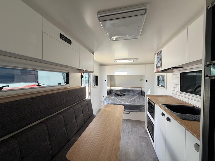 2025 Traveller Destination Track 17