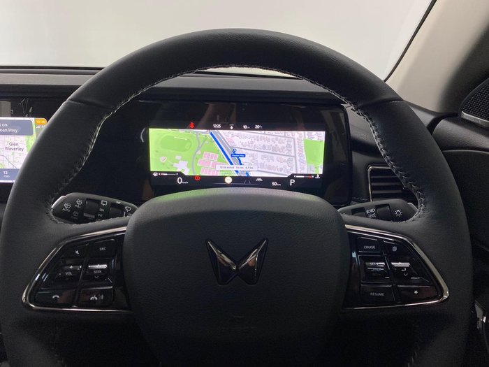 2025 Mahindra XUV700 AX7L