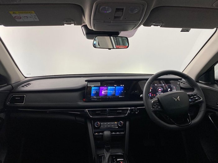2025 Mahindra XUV700 AX7L