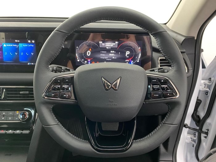 2025 Mahindra XUV700 AX7L