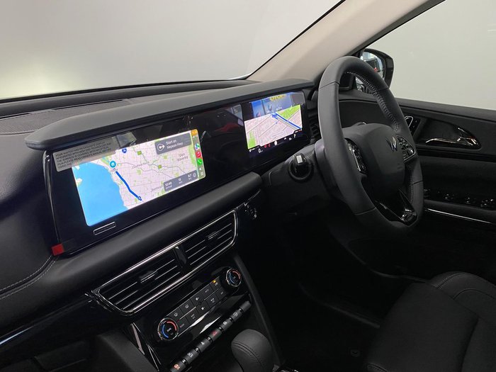 2025 Mahindra XUV700 AX7L