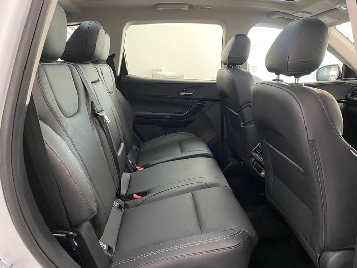 2025 Mahindra XUV700 AX7L