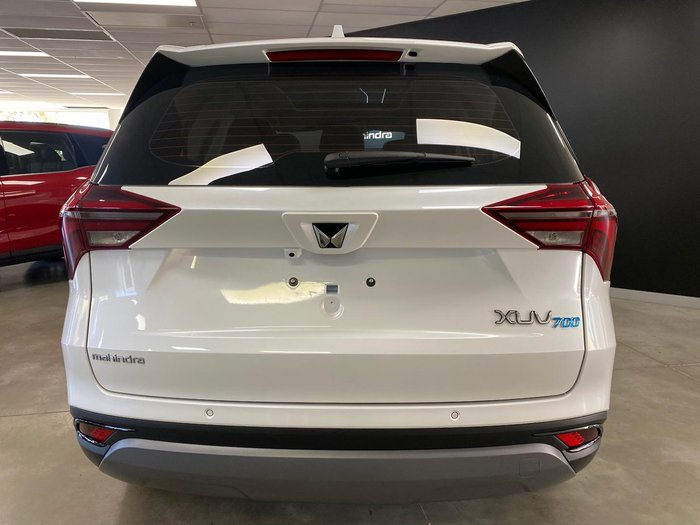 2025 Mahindra XUV700 AX7L