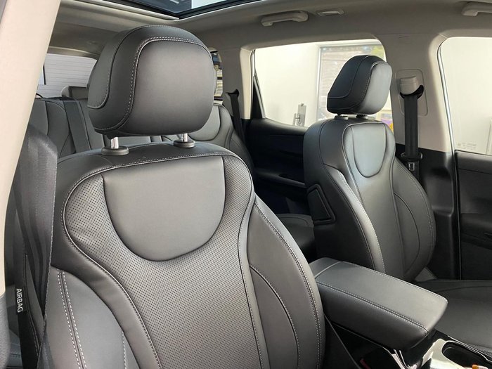 2025 Mahindra XUV700 AX7L