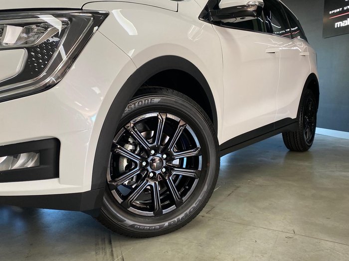 2025 Mahindra XUV700 AX7L