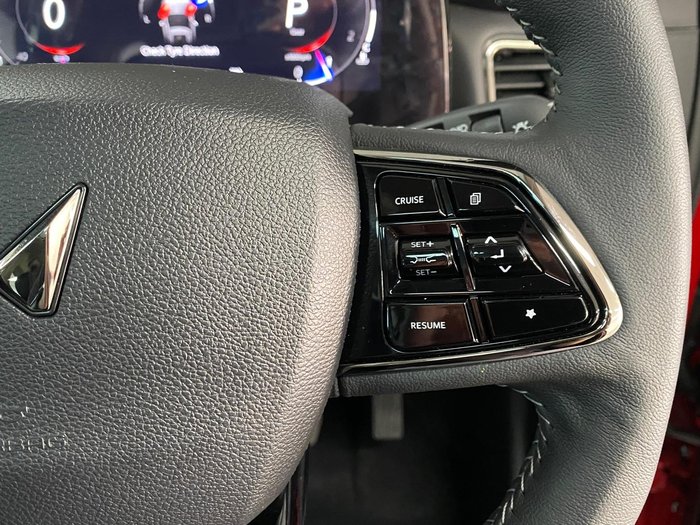 2025 Mahindra XUV700 AX7L