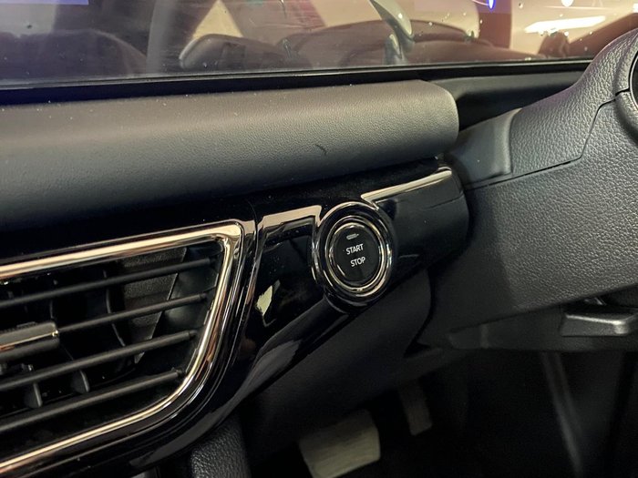 2025 Mahindra XUV700 AX7L