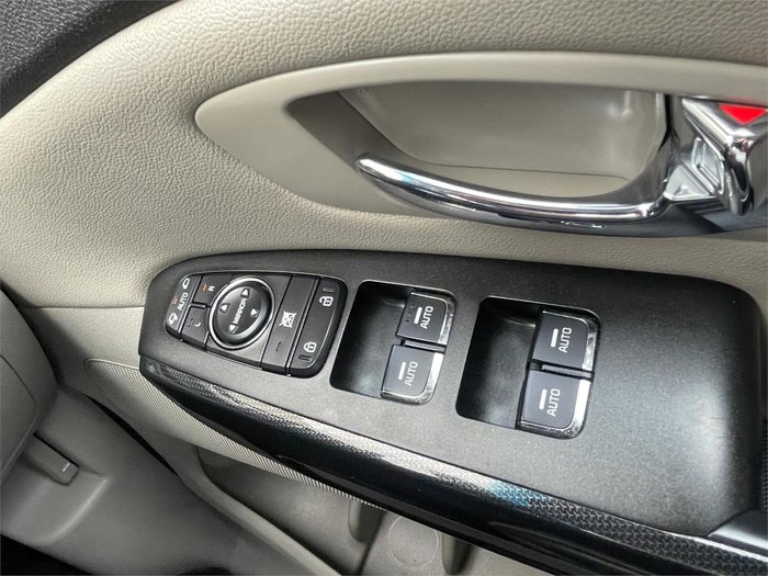 2017 Kia Carnival SLi YP MY18 Snow White Pearl