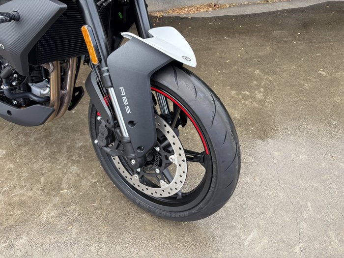 2025 CFMOTO 450 NK NEBULA WHITE