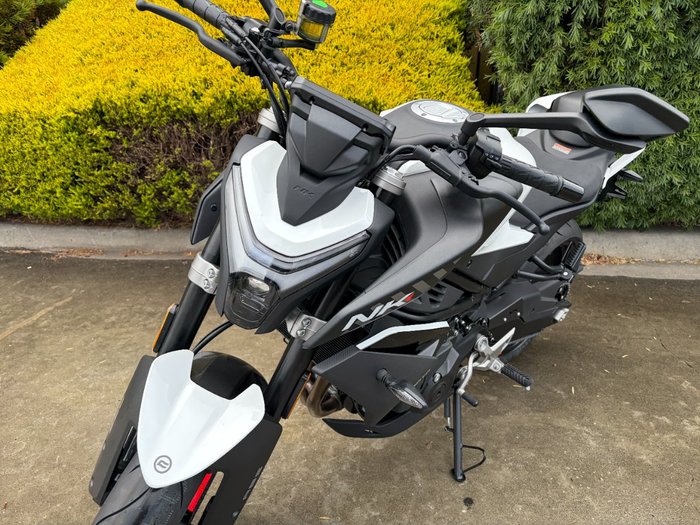 2025 CFMOTO 450 NK NEBULA WHITE