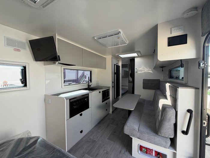 2026 Traveller Destination Track 20 Bunks My25