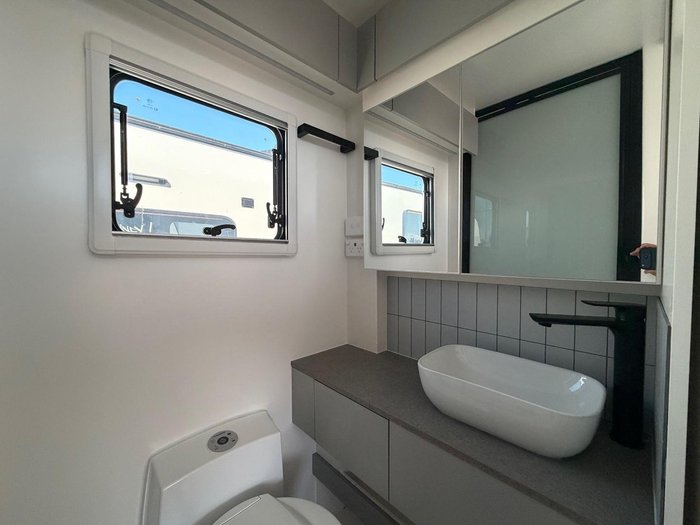 2026 Traveller Destination Track 20 Bunks My25