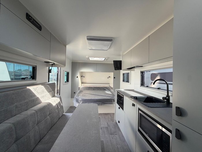 2026 Traveller Destination Track 20 Bunks My25