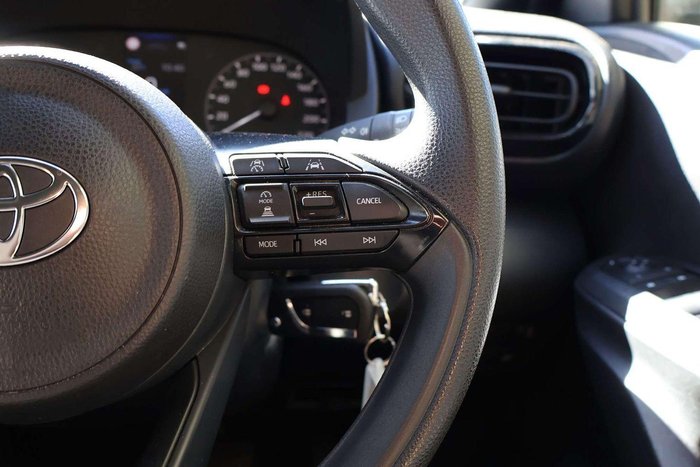 2024 Toyota Yaris Ascent Sport