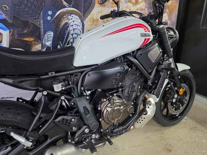 2025 Yamaha XSR700 WHITE