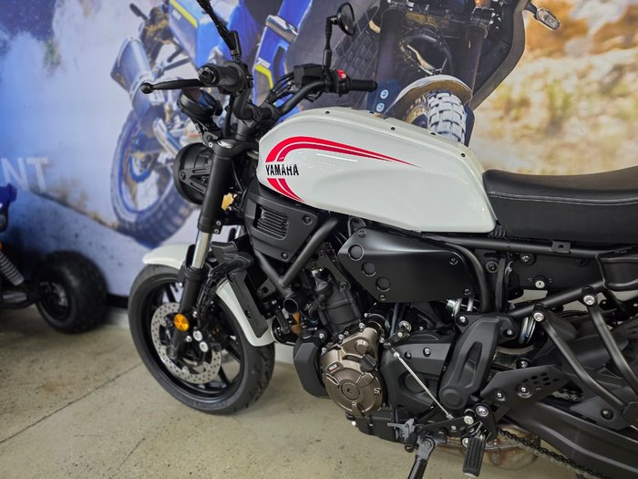 2025 Yamaha XSR700 WHITE