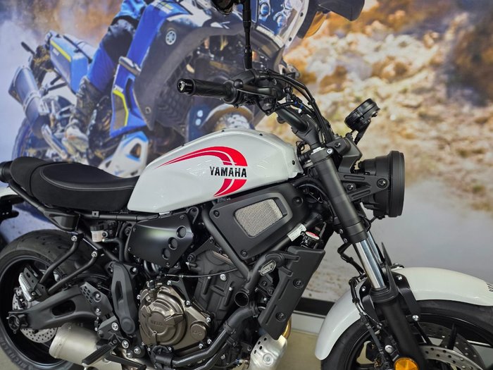 2025 Yamaha XSR700 WHITE