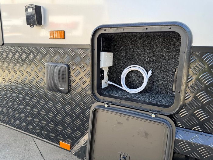 2026 JB Caravans 22'6 Dirt Road Xtreme Rear Door