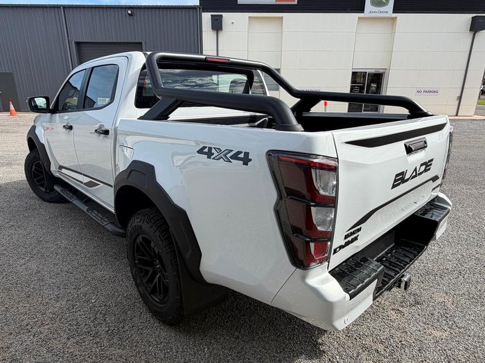 2026 Isuzu D-MAX BLADE