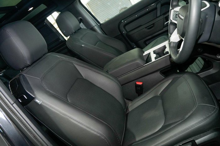 2025 Land Rover Defender 90 D250 S