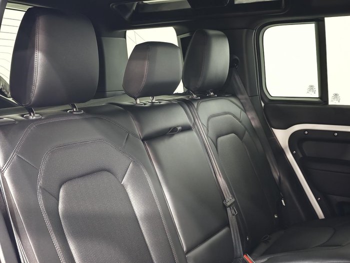 2025 Land Rover Defender 110 D350 X-Dynamic SE