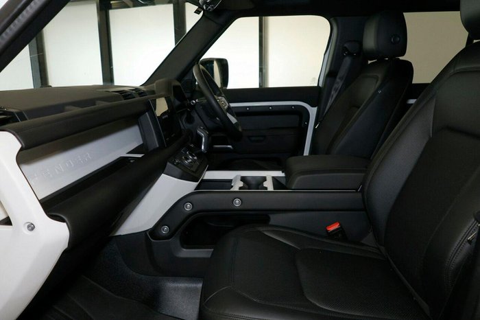 2025 Land Rover Defender 110 D350 X-Dynamic SE
