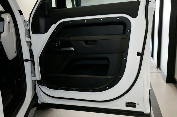 2025 Land Rover Defender 110 D350 X-Dynamic SE