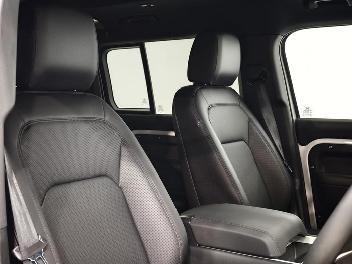 2025 Land Rover Defender 110 D350 X-Dynamic SE
