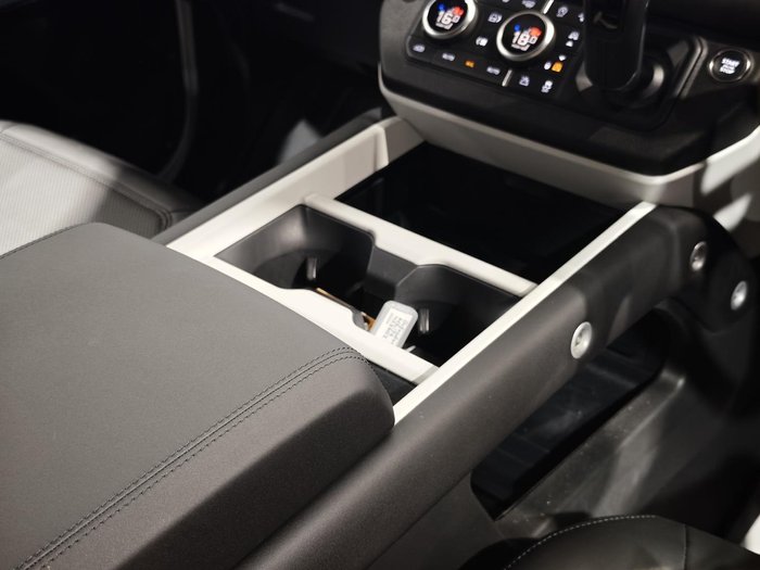 2025 Land Rover Defender 110 D350 X-Dynamic SE