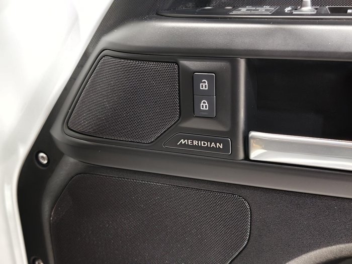 2025 Land Rover Defender 110 D350 X-Dynamic SE