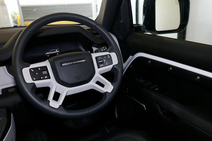 2025 Land Rover Defender 110 D350 X-Dynamic SE