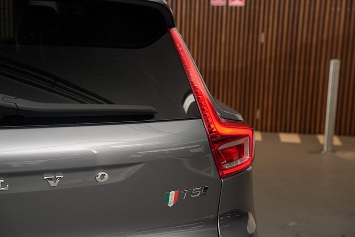 2018 Volvo XC40 T5 Momentum