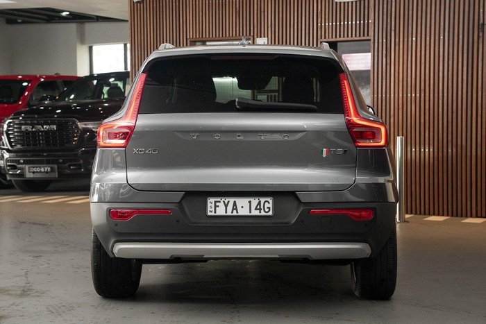 2018 Volvo XC40 T5 Momentum