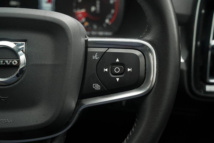 2018 Volvo XC40 T5 Momentum