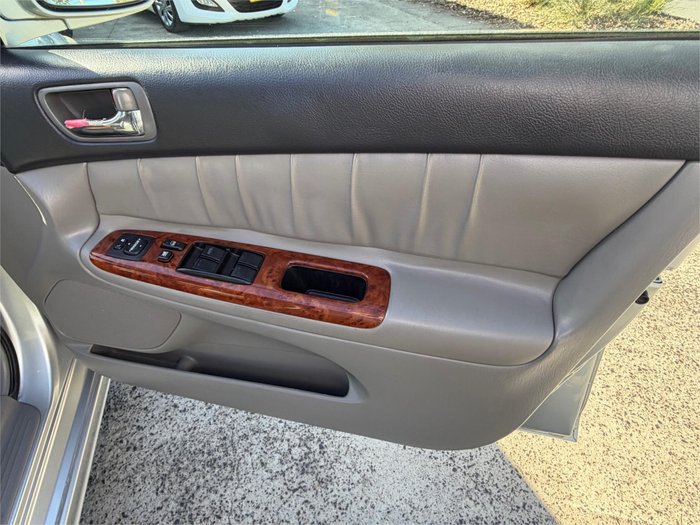 2004 TOYOTA CAMRY AZURA