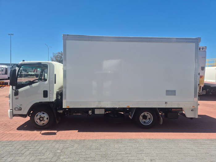 2022 Isuzu Trucks NNR 45 150 AMT Van and Lift
