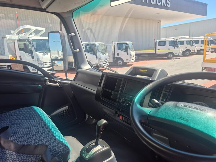 2022 Isuzu Trucks NNR 45 150 AMT Van and Lift