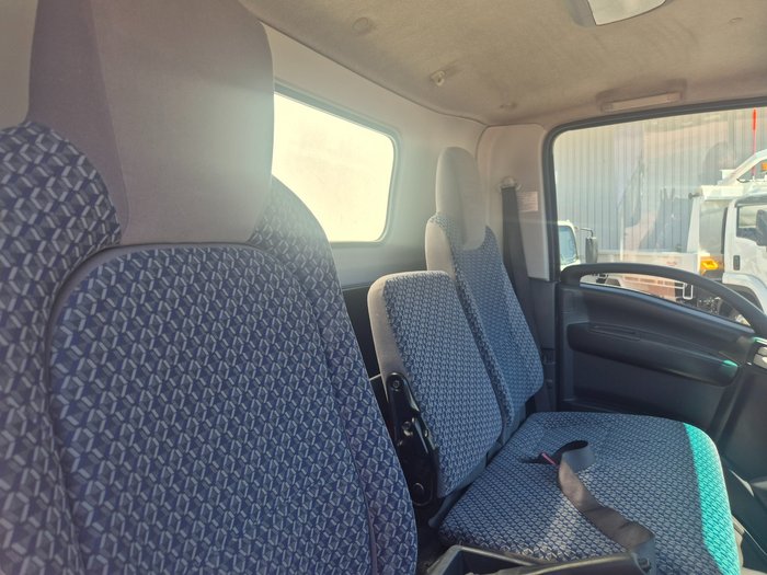 2022 Isuzu Trucks NNR 45 150 AMT Van and Lift