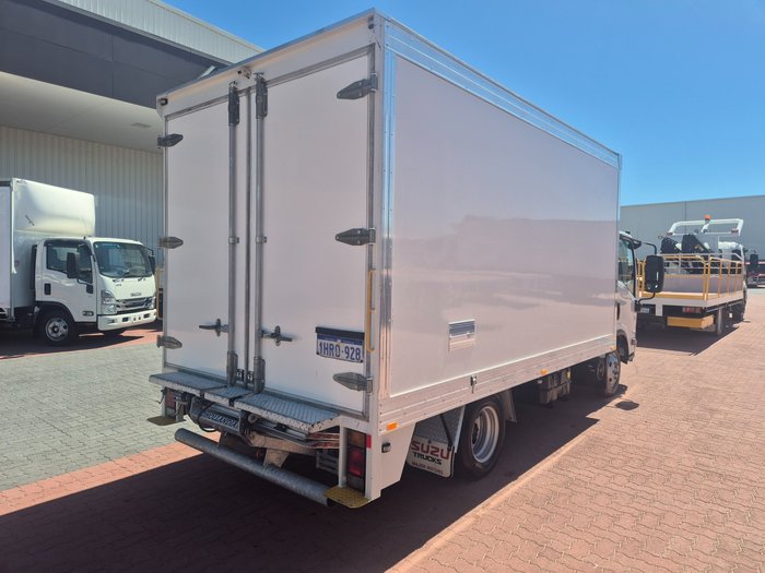2022 Isuzu Trucks NNR 45 150 AMT Van and Lift