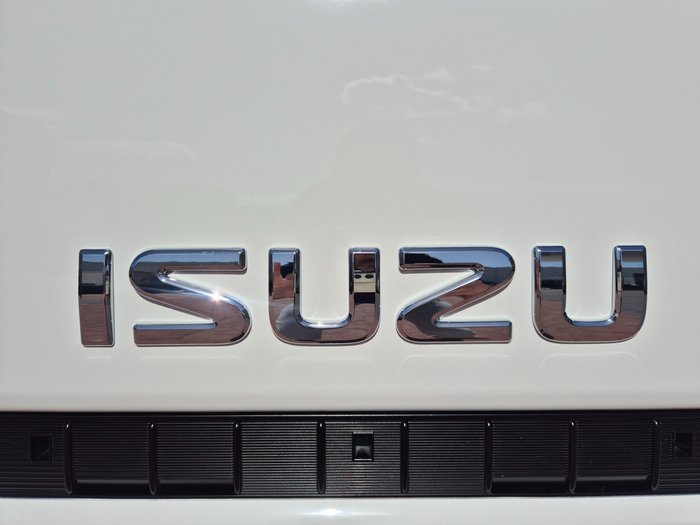 2022 Isuzu Trucks NNR 45 150 AMT Van and Lift