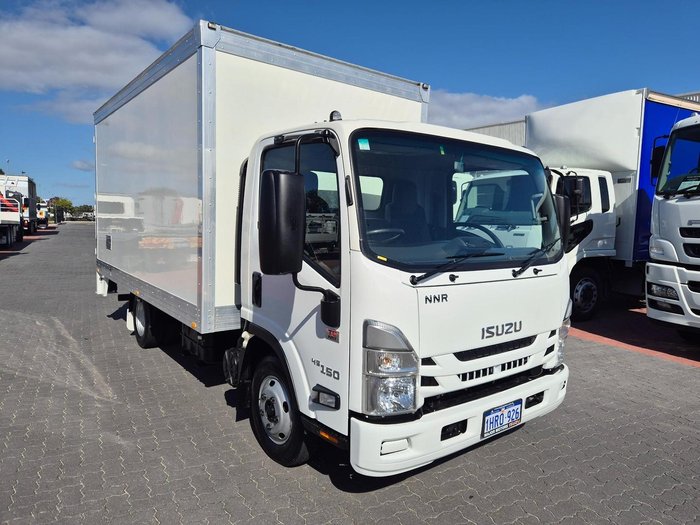 2022 Isuzu Nnr 45 150 Amt Van And Lift