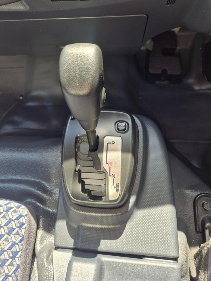 2022 Isuzu Nnr 45 150 Amt Van And Lift