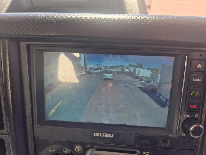 2022 Isuzu Nnr 45 150 Amt Van And Lift