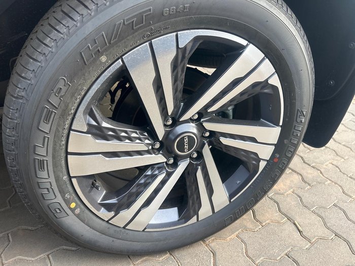 2025 Isuzu MU-X LS-T