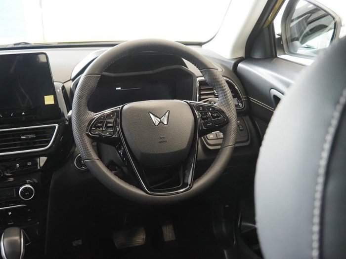 2025 Mahindra XUV3XO AX7L