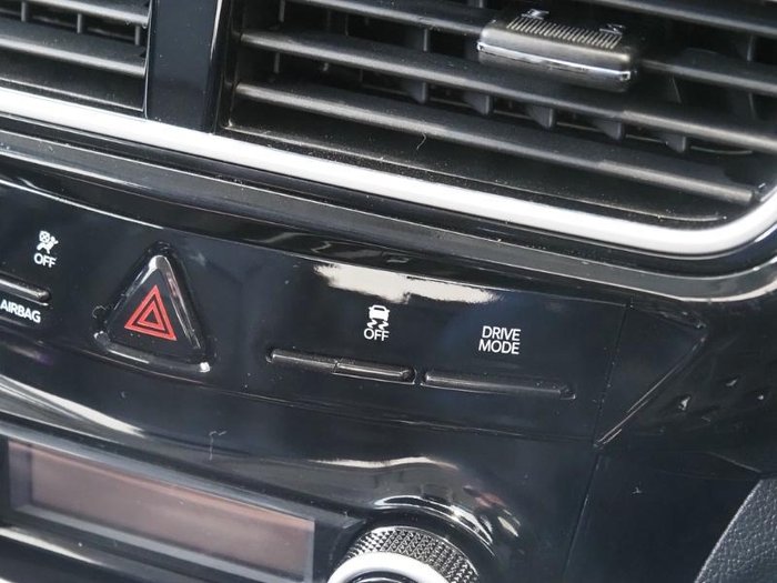 2025 Mahindra XUV3XO AX7L