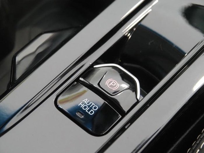 2025 Mahindra XUV3XO AX7L