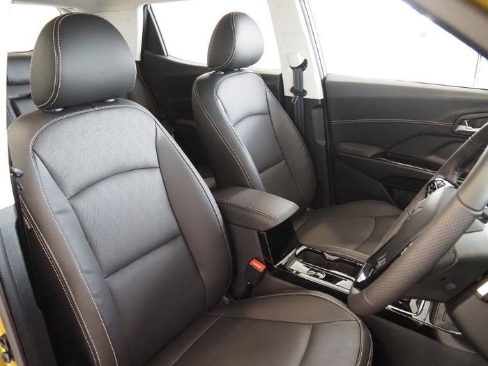 2025 Mahindra XUV3XO AX7L