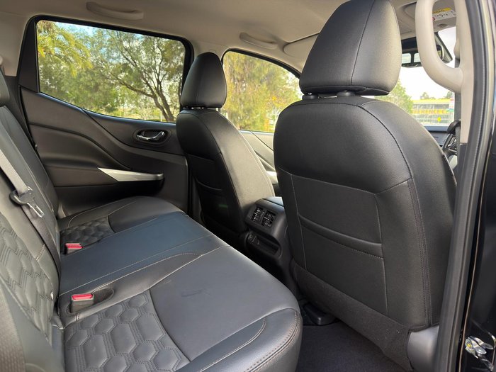 2025 Nissan Navara ST-X