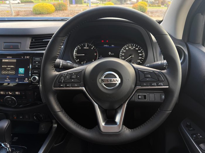 2025 Nissan Navara ST-X